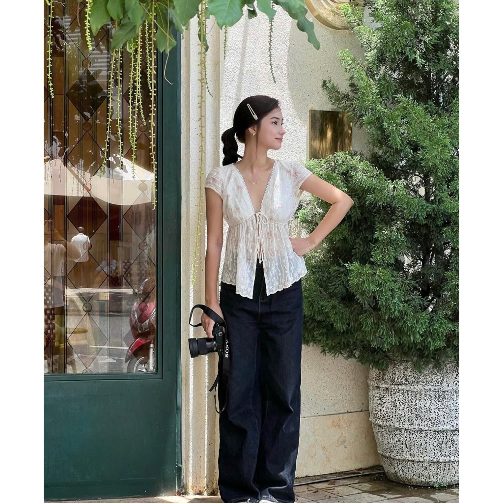 Áo Cổ V Voan Hoa Tay Hến Viền Ren Cột Dây Thắt Eo Sóng Hoa Nhí Điệu Đà NELO TOP SAN Clothings - P177