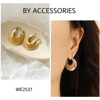 Bông tai nữ titan retro chunky hoop tròn dáng đĩa bản dẹp dày mạ vàng 18K thanh lịch không gỉ WE2537 BY ACCESSORIES