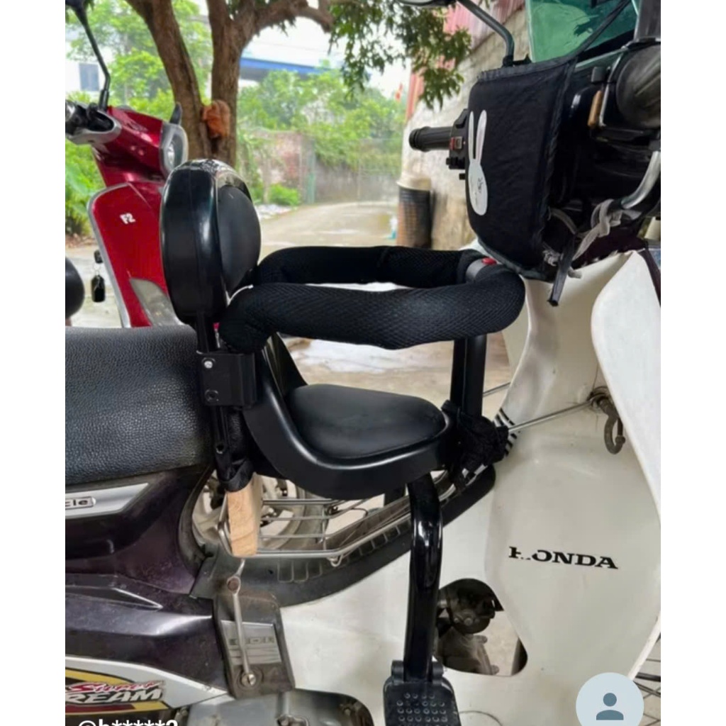 Ghế ngồi xe máy, ghế xe số/ ghế xe số cho bé đệm lưng quai xốp có đai an toàn Bi Bô Shop