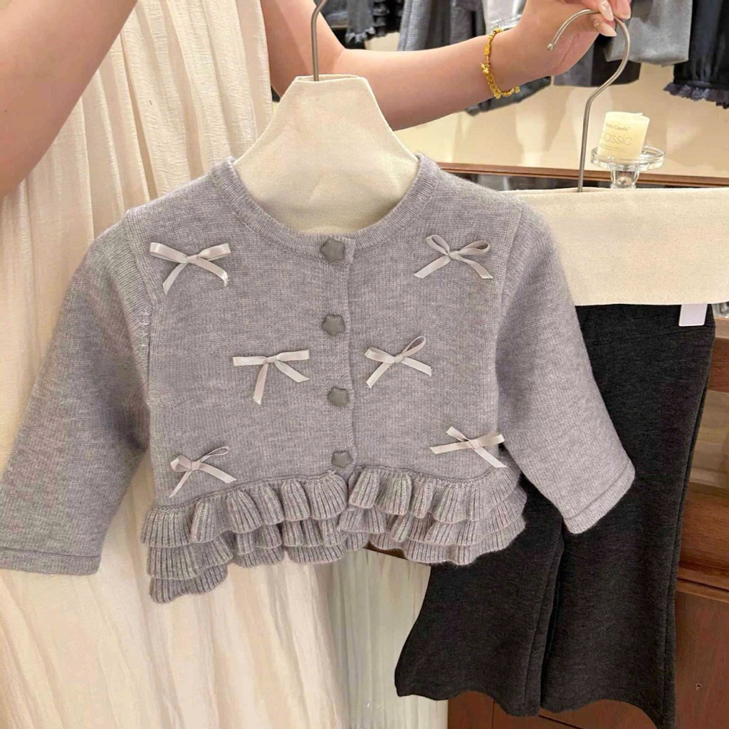 (Sẵn 130) Áo len nhún bèo tầng đính nơ kèm quần ống loe phong cách Hàn Quốc cho bé gái