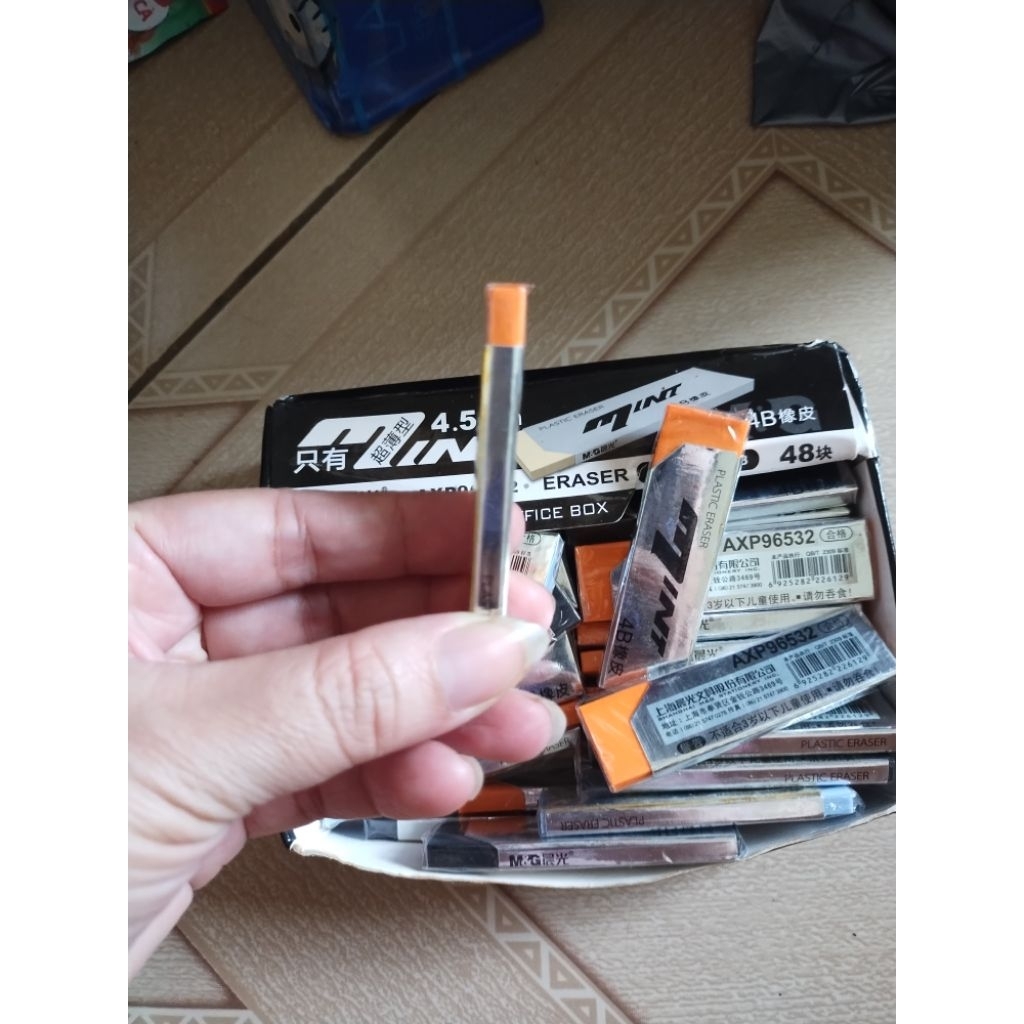 Gôm tẩy chì 4B M&G AXP96532 (3 viên)