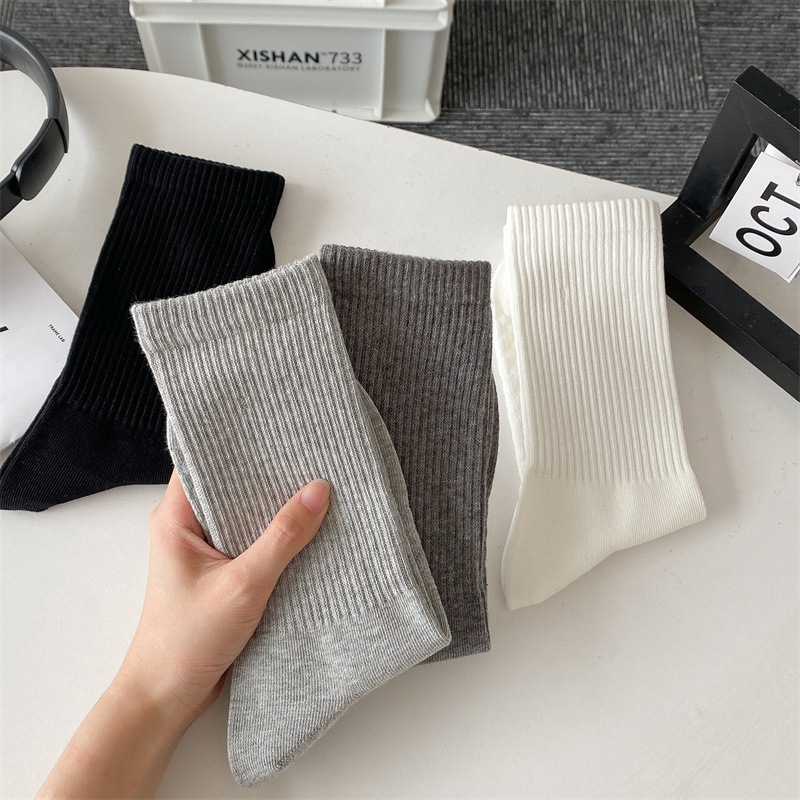 Vớ Tất trắng đen Unisex cổ cao phong cách thể thao và năng động.