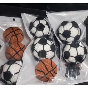 Móc khoá len quả bóng đá hanmade - móc khoá handmade