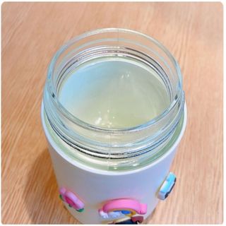 Homee.cok (Tặng charm) Bình Nước Thủy Tinh Bọc Nhựa – An Toàn, Có Dây Đeo, Nắp Gấu Không Rò Rỉ
