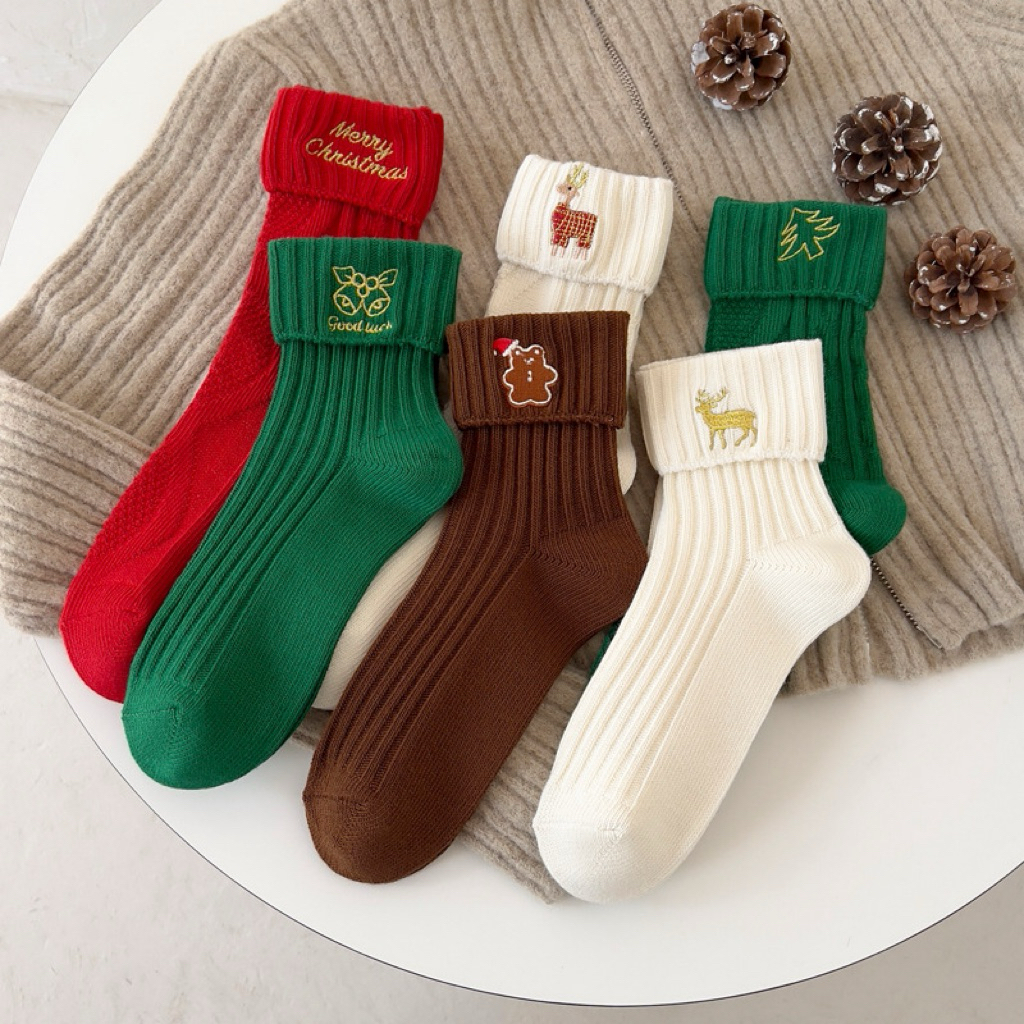 Tất Vớ Nữ Cổ Lửng Chất Len Gân Cổ Lật Haste Thêu Hoạ Tiết Cây Thông Noel Giáng Sinh Chất Liệu Cotton Thoáng Mát Quà Tặng