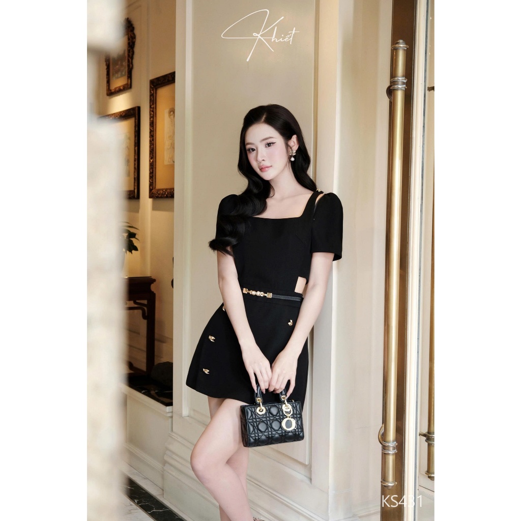 Set áo rời tay lửng phối váy đen đính charm mạ vàng Khiết (kèm belt ngọc trai) sang trọng KS431