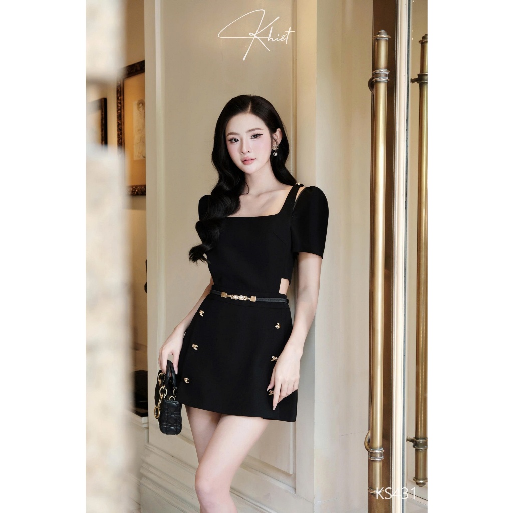 Set áo rời tay lửng phối váy đen đính charm mạ vàng Khiết (kèm belt ngọc trai) sang trọng KS431
