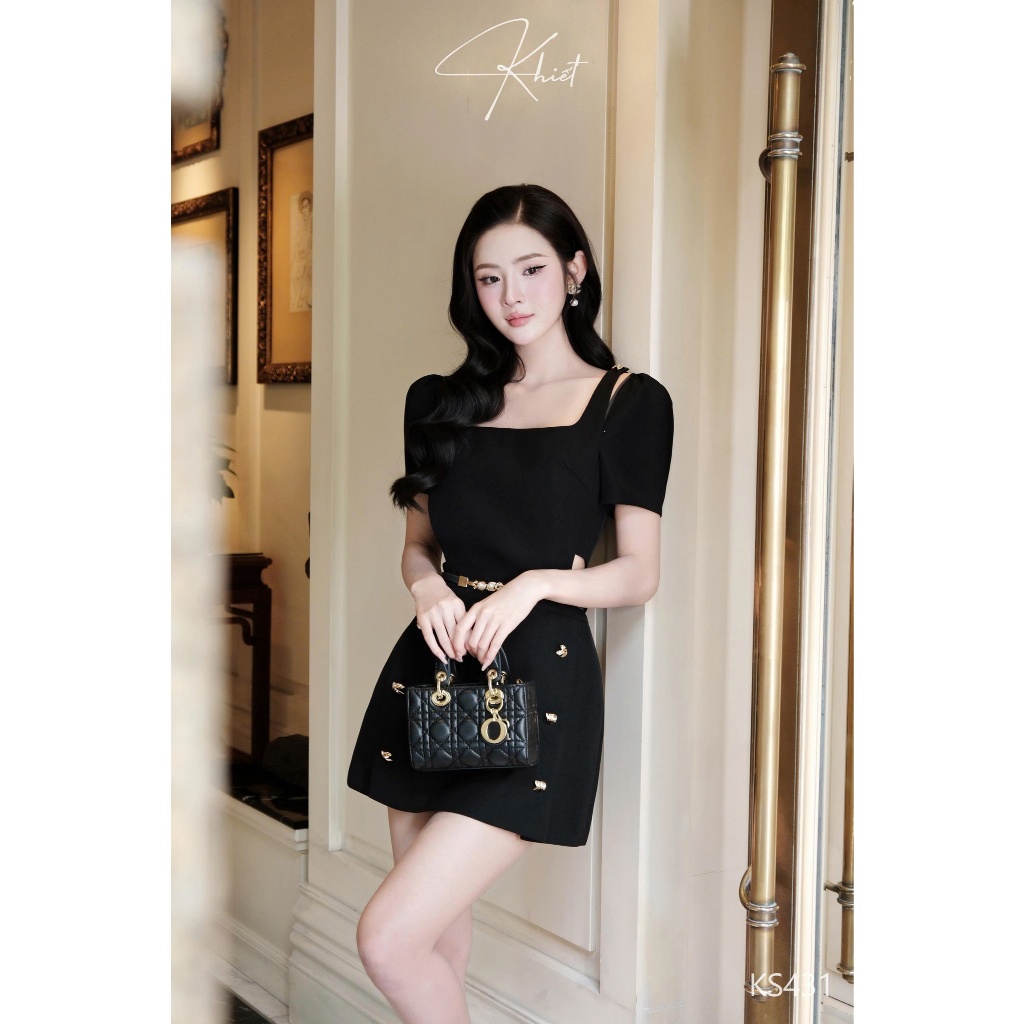 Set áo rời tay lửng phối váy đen đính charm mạ vàng Khiết (kèm belt ngọc trai) sang trọng KS431