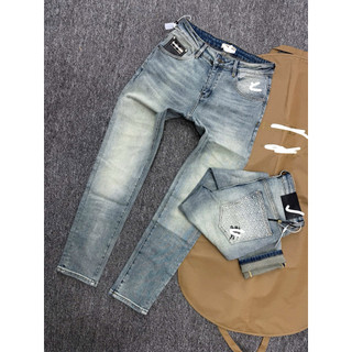 Quần bò dài nam màu xanh bạc điểm nhấn túi sau cực đẹp,chất vảo bò dày mềm co dãn nhẹ,phom dáng chuẩn 1:1 quảng châu