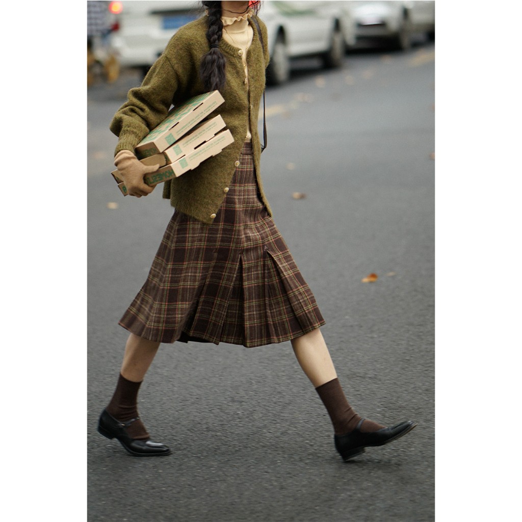 [KH24] Chân váy midi kẻ caro xếp li vạt to cạp cao màu nâu cổ điển kiểu Pháp Scotland | KHAO BOUTIQUE