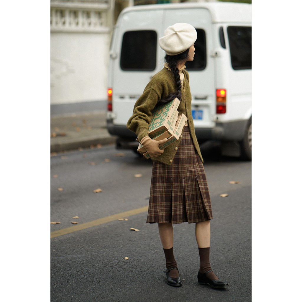 [KH24] Chân váy midi kẻ caro xếp li vạt to cạp cao màu nâu cổ điển kiểu Pháp Scotland | KHAO BOUTIQUE