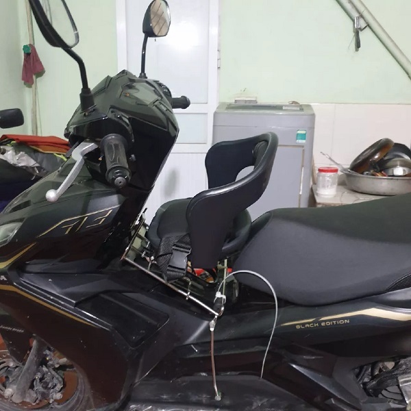 Ghế ngồi XE AB, ghế xe GA 106 / ghế xe số cho bé đệm lưng quai xốp có đai an toàn Bi Bô Shop