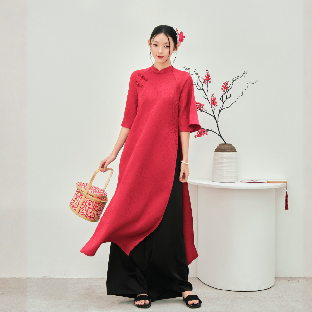 Áo Dài Cách Tân Nữ Giao Châu Miều Est.2013 Tay Lỡ Họa Tiết Gấm Đỏ Mặc Tết