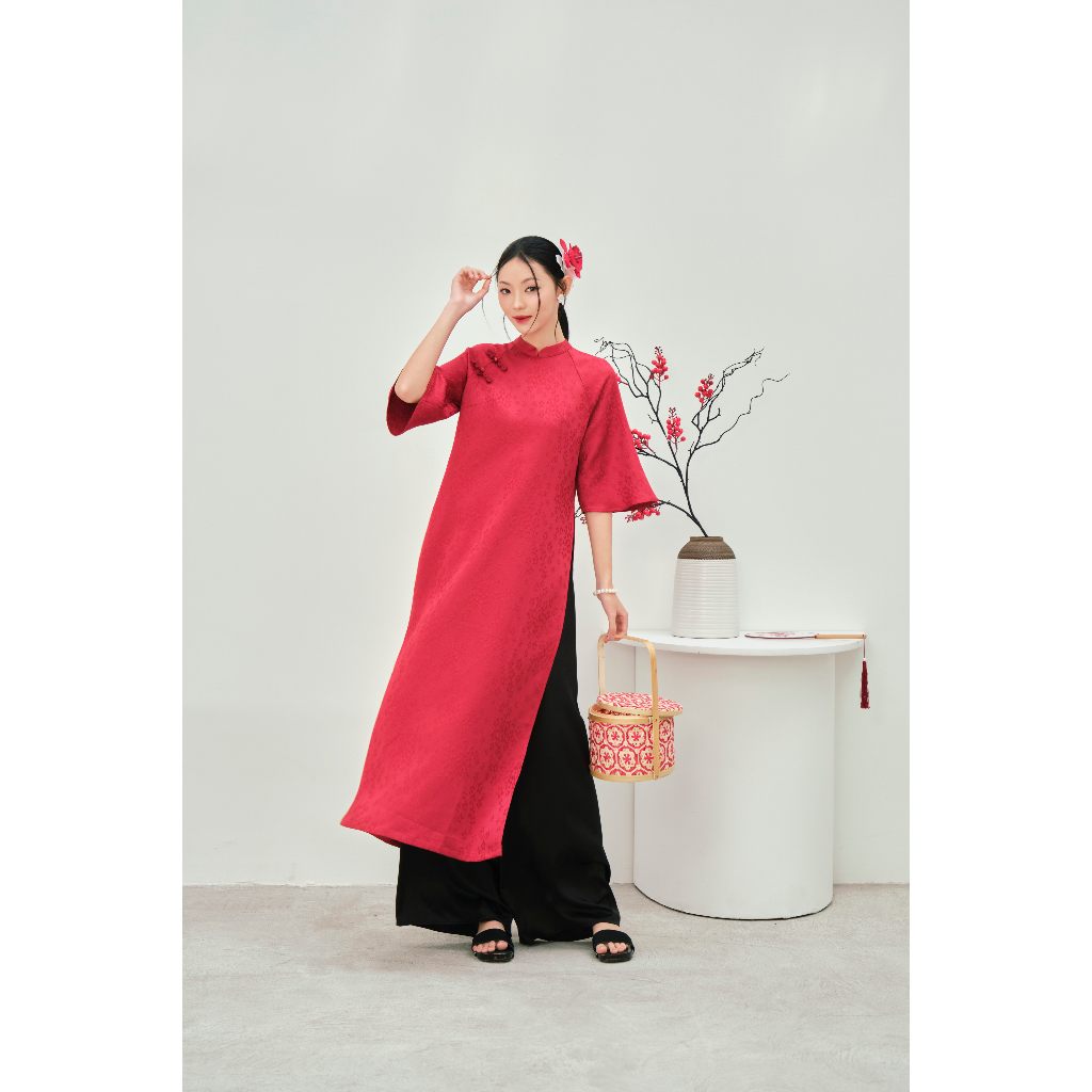 Áo Dài Cách Tân Nữ Giao Châu Miều Est.2013 Tay Lỡ Họa Tiết Gấm Đỏ Mặc Tết