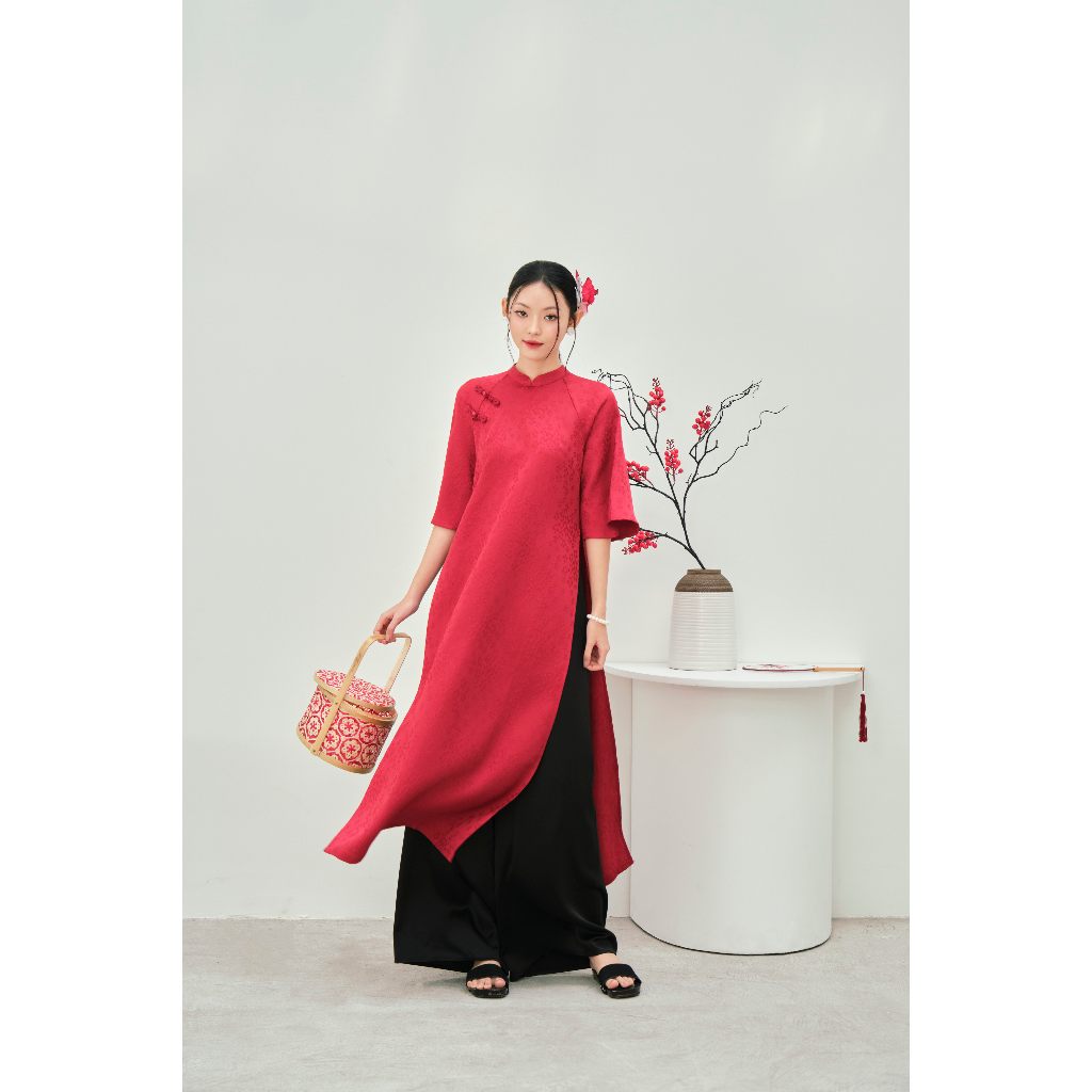 Áo Dài Cách Tân Nữ Giao Châu Miều Est.2013 Tay Lỡ Họa Tiết Gấm Đỏ Mặc Tết