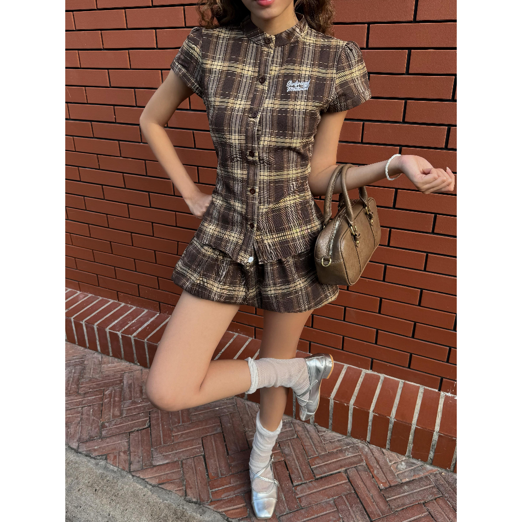 Áo sơ mi Caro chiết eo ôm tôn dáng đằng sau Thêu GIRL FRIEND FFCLUB