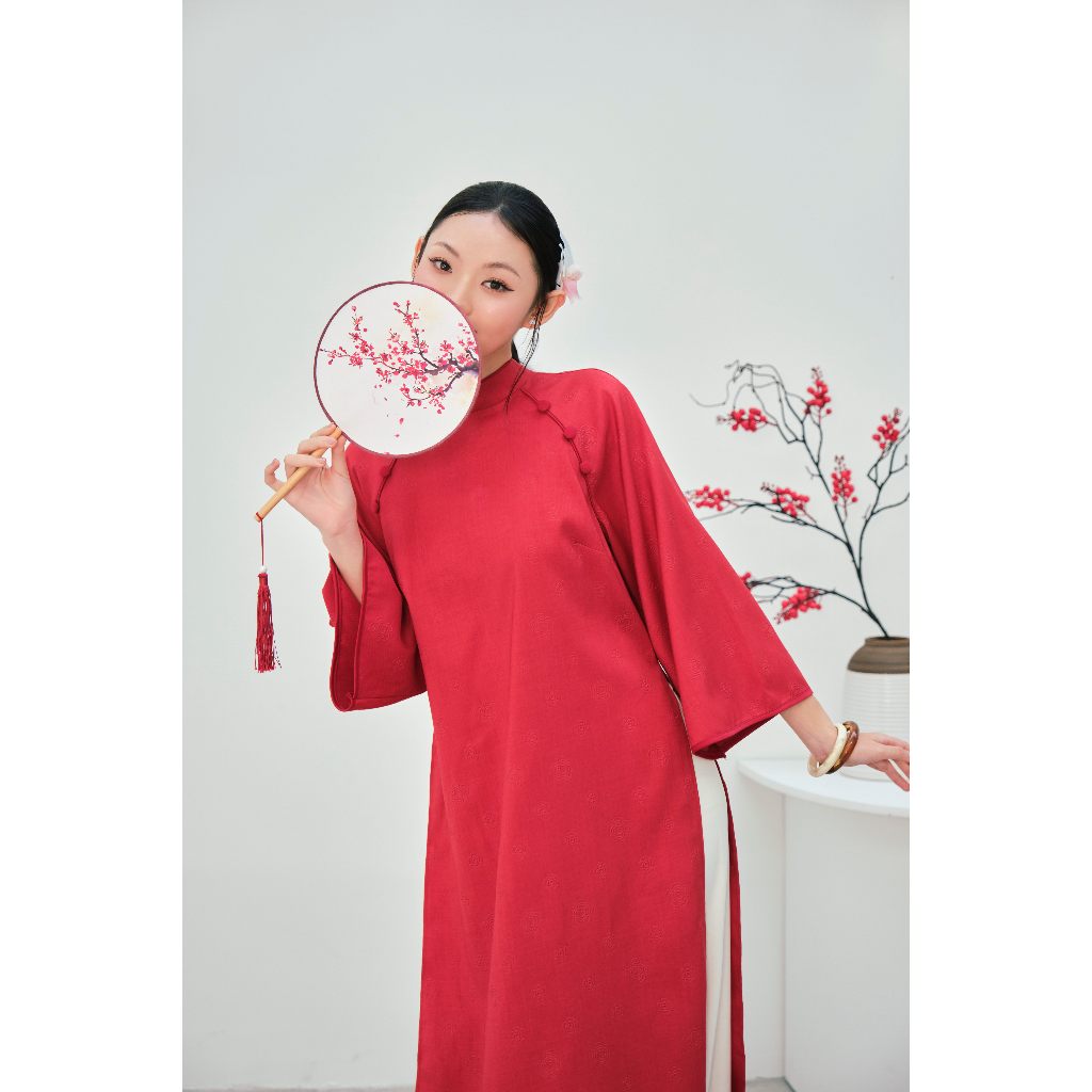 Áo Dài Cách Tân Nữ Yến Xuân Miều Est.2013 Tay Phồng Lỡ Cổ Tàu Dáng Suông Vải Lụa Đỏ Trơn Mặc Lễ