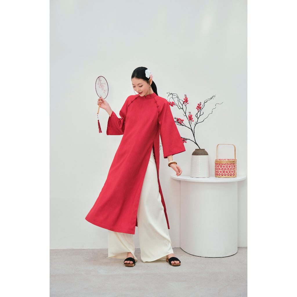 Áo Dài Cách Tân Nữ Yến Xuân Miều Est.2013 Tay Phồng Lỡ Cổ Tàu Dáng Suông Vải Lụa Đỏ Trơn Mặc Lễ