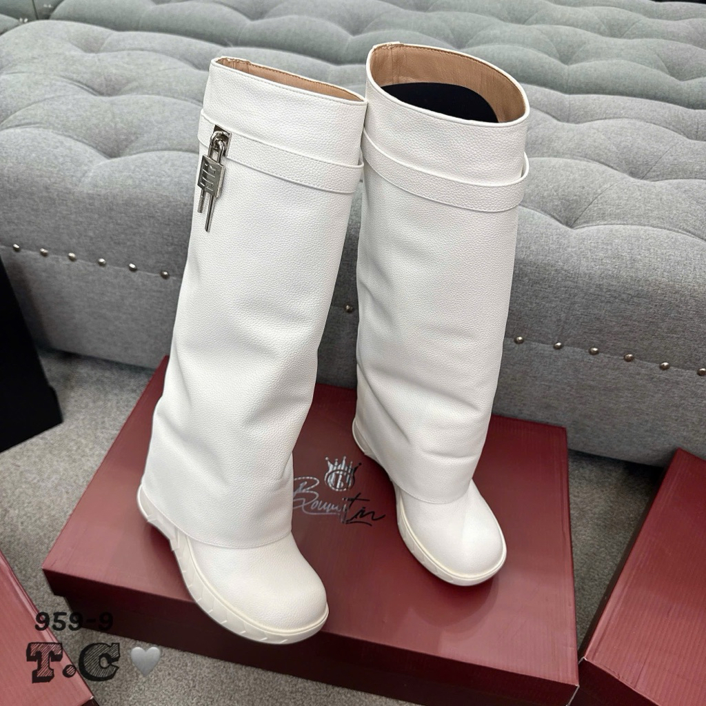 💗💗 Boot quần Bouvutin dáng đế mới