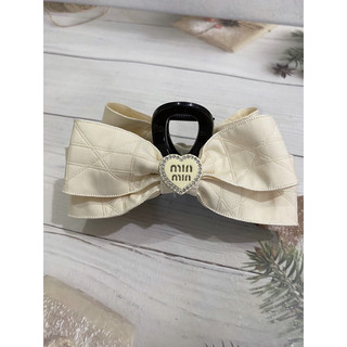 kẹp tóc nơ kem chỉ viền nhẹ nhàng tiểu thư