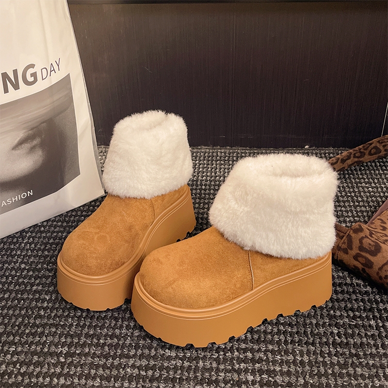 Boot Nữ Da Lộn Nâu Lót Lông Bông Trắng Đế Nguyên Khối 5cm Chống Trượt