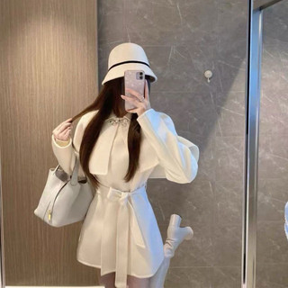 Áo khoác dạ ép cổ bẻ kèm choàng phong cách tiểu thư