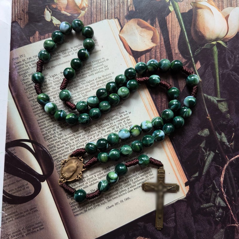 Tràng Hạt Chuỗi Mân Côi 50 Hạt Bằng Đá Tự Nhiên Cao Cấp Làm Thủ Công Bền Đẹp