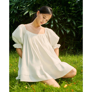 WHITE BY NHI - Đầm babydoll tay bồng cổ chữ U xếp nếp - BÔNG DRESS