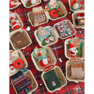 Set Quà Tặng Combo Bento Box Giáng Sinh Móc Khoá Và Vớ Noel Giáng Sinh Quà Tặng Handmade Made by Haste