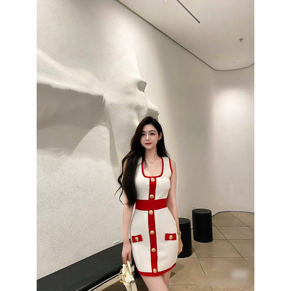 Đầm body len nút sát nách màu trắng viền đỏ