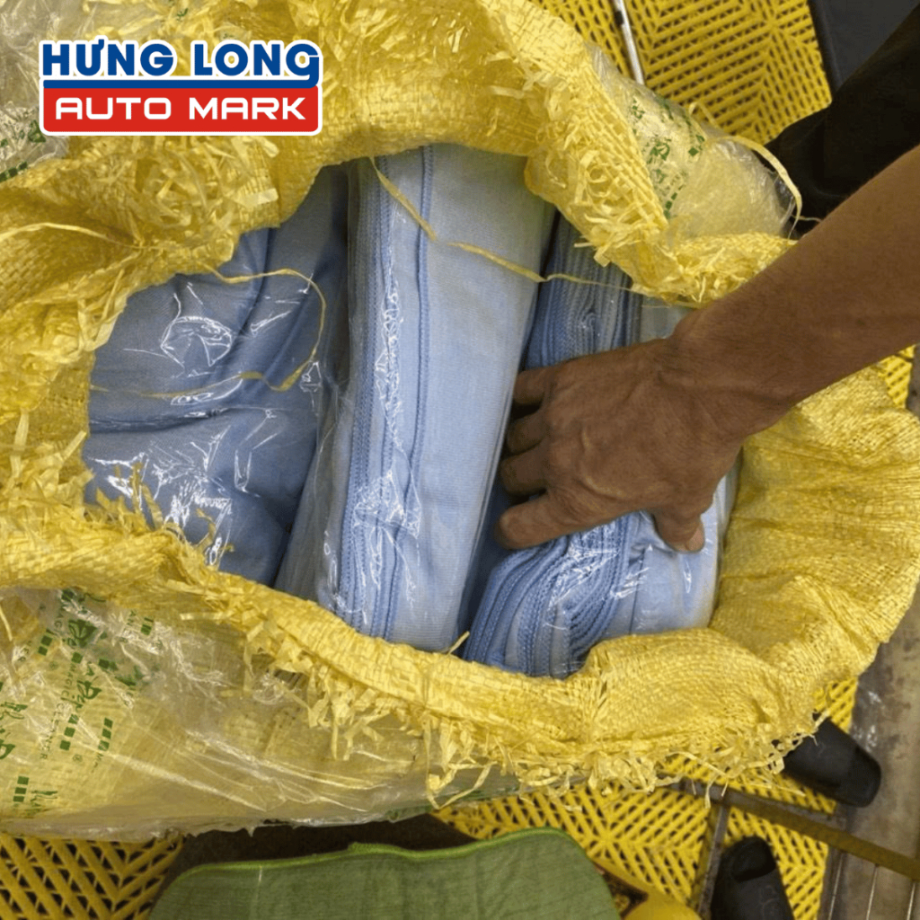 Khăn Lau Kính Ô tô Hưng Long 40x40Cm Vải Không Xù Lông Thấm Hút Mạnh Làm Sạch Nhanh | BigBuy360 - bigbuy360.vn
