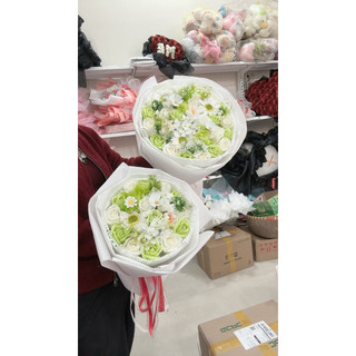 Bó hoa sáp cao cấp tone màu xanh làm quà tặng chú bộ đội ý nghĩa