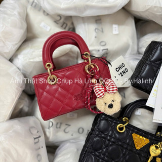 Hàng Có Sẵn - Túi Đeo Chéo Chio Chần Trám Dáng Ngang sz 20 Kèm Charm Gấu Nơ