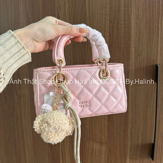 Hàng Có Sẵn - Túi Đeo Chéo Chio Chần Trám Dáng Ngang sz 20 Kèm Charm Gấu Nơ