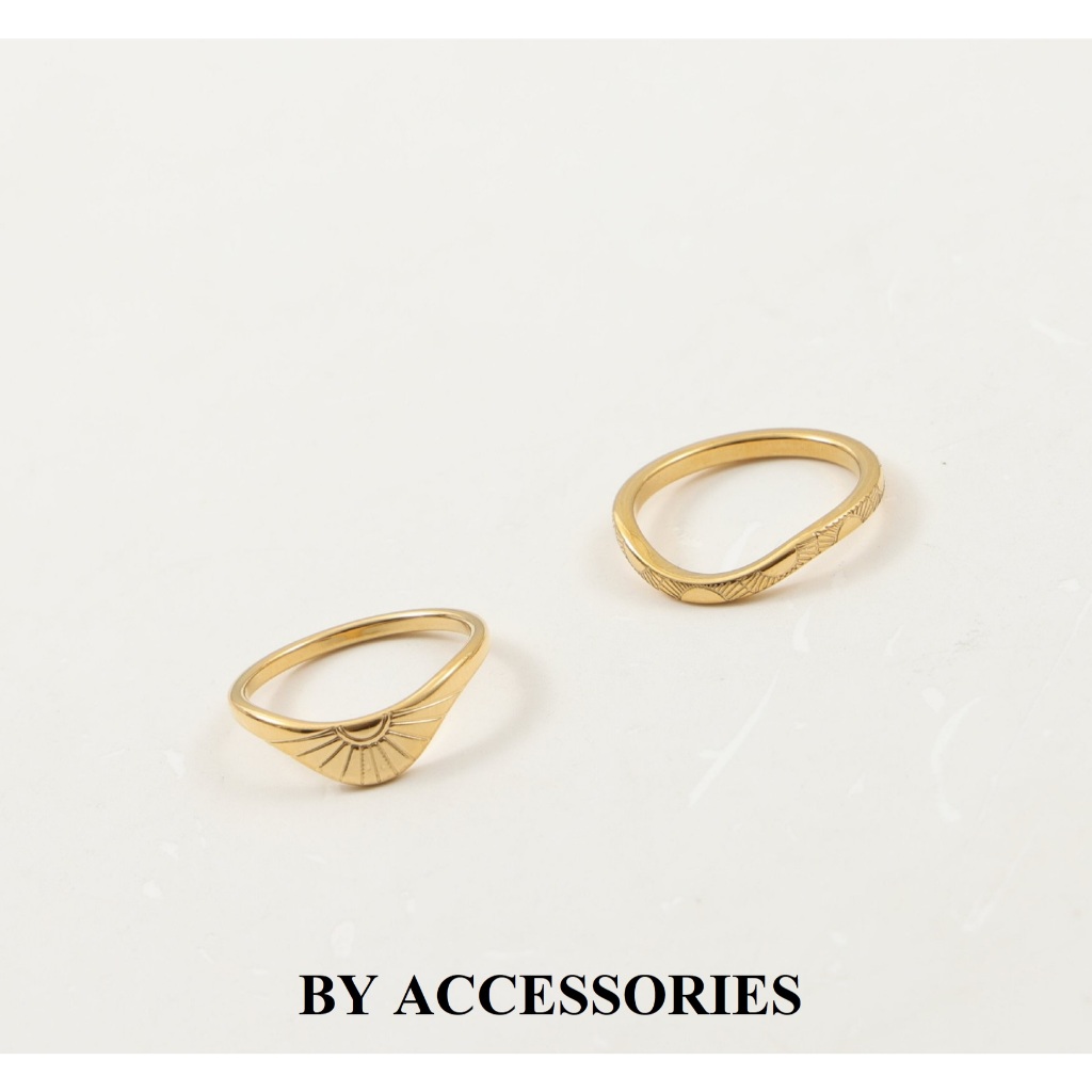 Nhẫn nữ unisex titan uốn cong khắc hoạ tiết nửa hoa hướng dương mạ vàng 18K không gỉ WR2534 BY ACCESSORIES