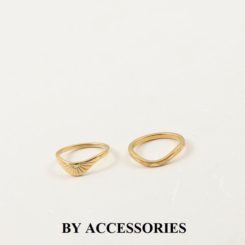 Nhẫn nữ unisex titan uốn cong khắc hoạ tiết nửa hoa hướng dương mạ vàng 18K không gỉ WR2534 BY ACCESSORIES