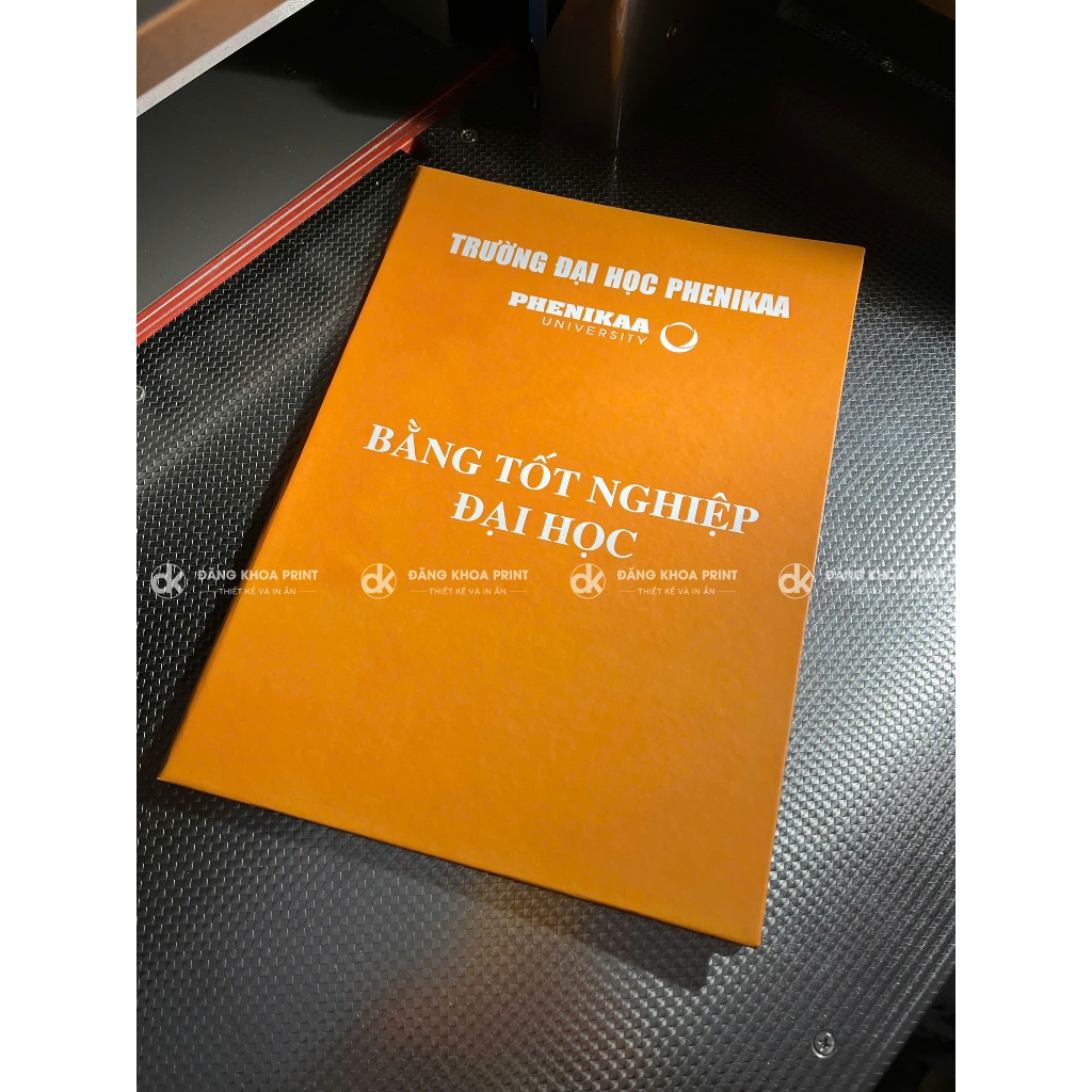 [Link 2] Bìa đựng bằng khen, bìa đựng chứng chỉ, bìa chụp ảnh kỷ yếu các trường đại học, cao đẳng mẫu sẵn