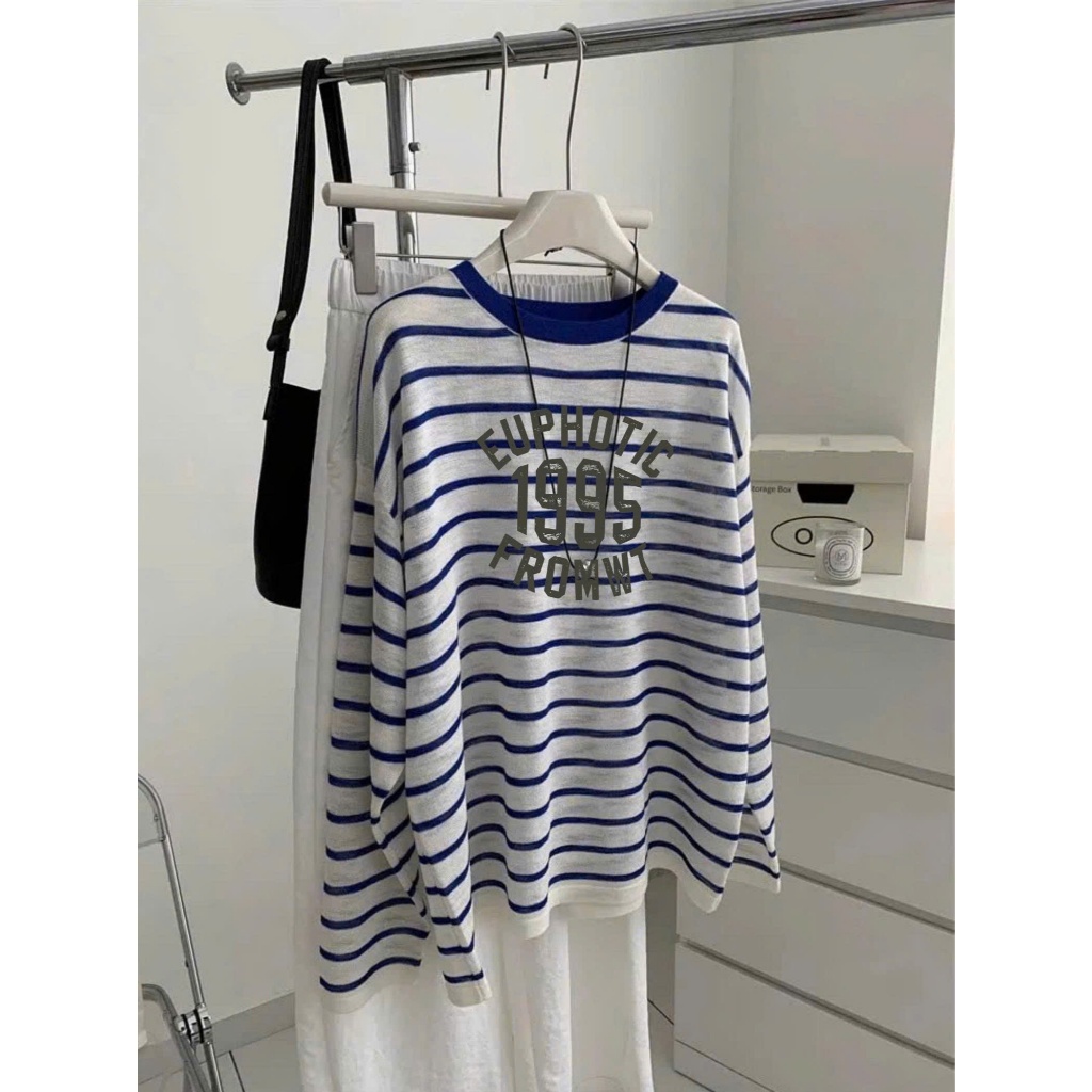 Áo dài tay nữ kẻ sọc ngang màu xanh đậm, dáng rộng basic in hình JULY FASHION, Chất thun xượt, cotton dày dặn mềm mịn