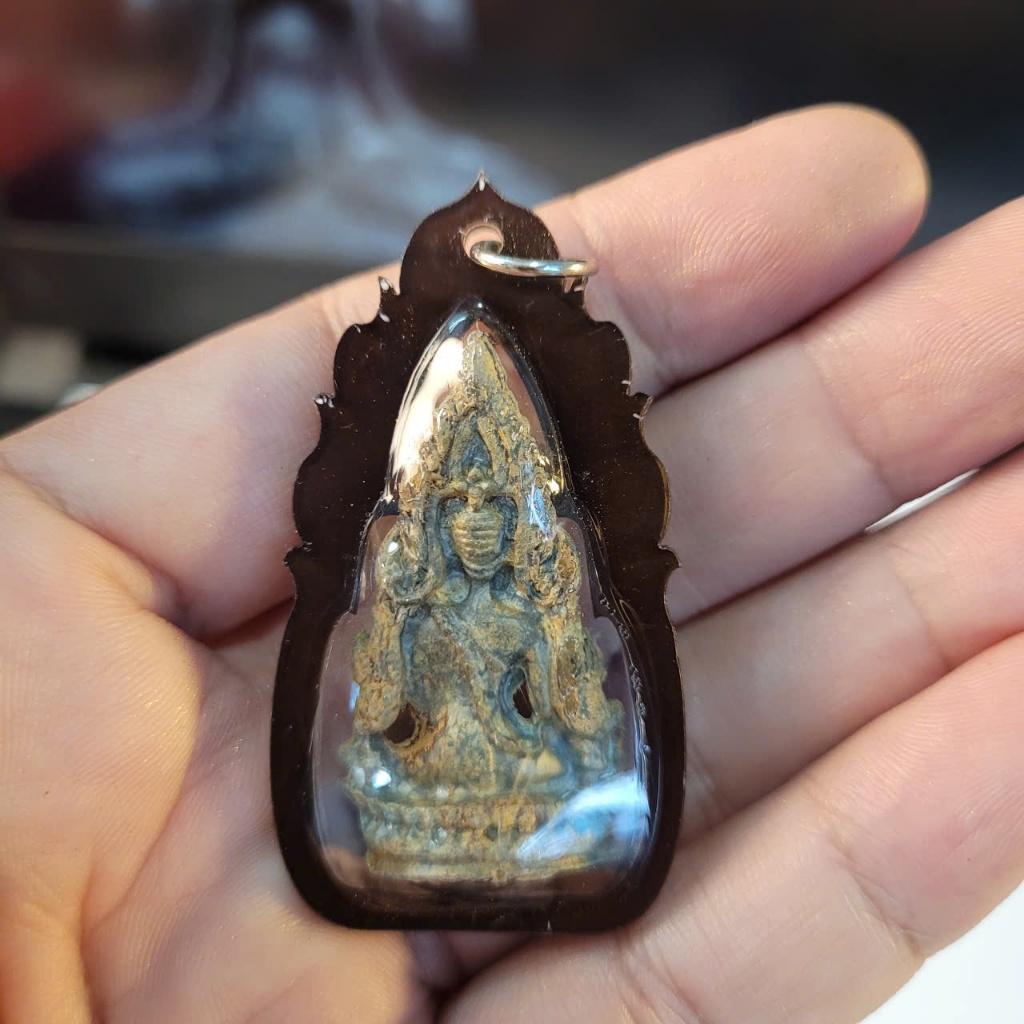 Mặt Dây Chuyền Thích Ca 5cm Khung Nhựa Trong Suốt – Nhẹ, Bền, Dễ Sử Dụng