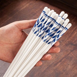Muôi xới cơm sứ và Đũa sứ hoa văn màu lam xưa
