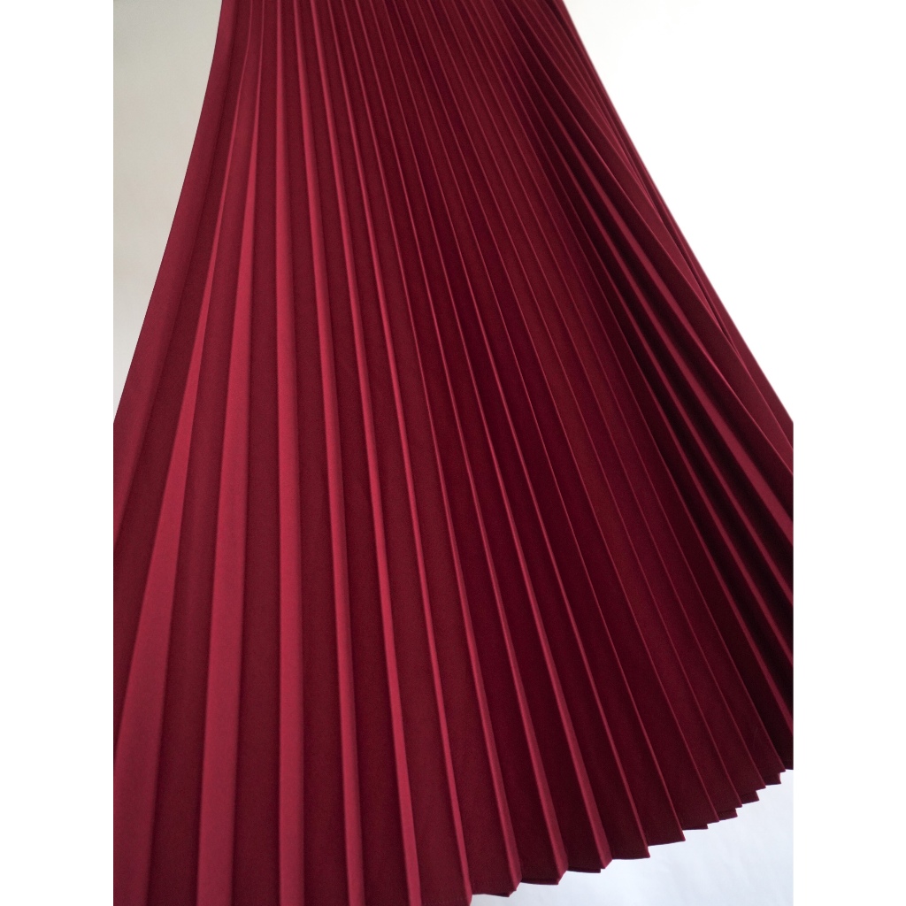Set Váy Áo Đỏ Burgundy Dự Tiệc – Áo Peplum Cúp Ngực & Chân Váy Xếp Li Vella VA25088 VV25127