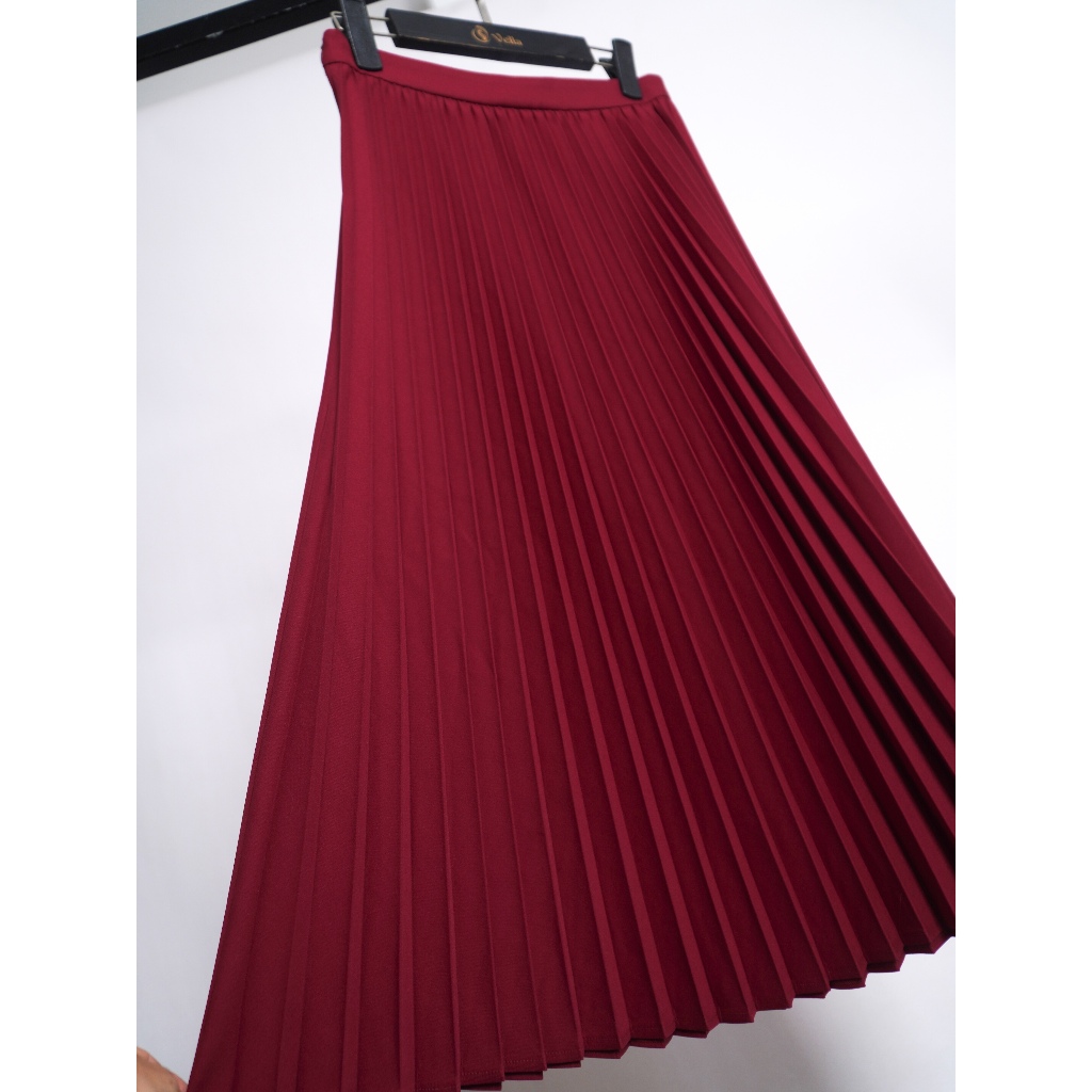 Set Váy Áo Đỏ Burgundy Dự Tiệc – Áo Peplum Cúp Ngực & Chân Váy Xếp Li Vella VA25088 VV25127