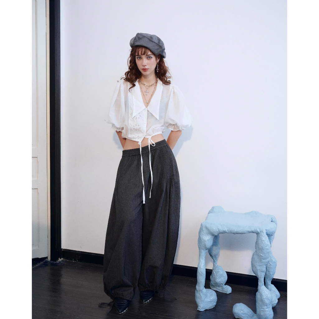 Iris Top - Remmus | Áo kiểu cổ V vải tơ phối boi thêu