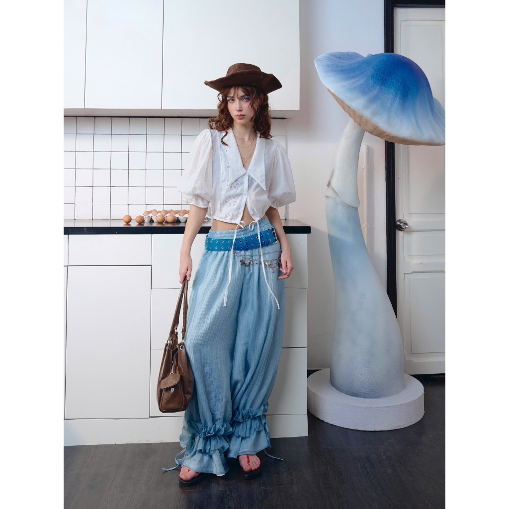 Iris Top - Remmus | Áo kiểu cổ V vải tơ phối boi thêu