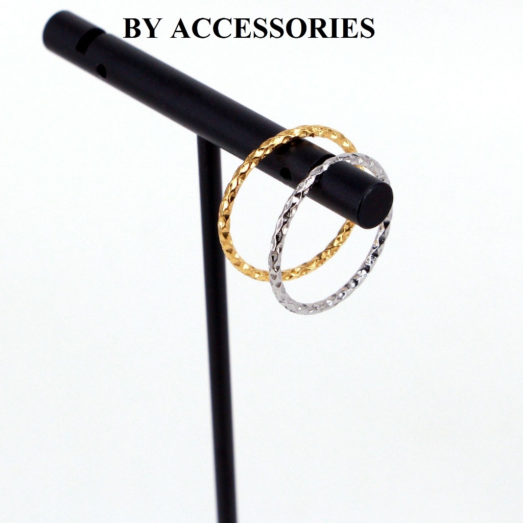 Nhẫn nữ titan kiểu tròn vát lõm phản xạ lấp lánh xinh xắn không gỉ WR2535 BY ACCESSORIES