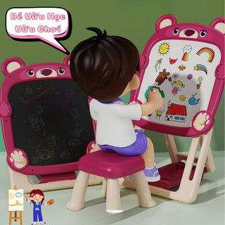 Bảng Vẽ 2 Mặt Cỡ Lớn Hình Gấu Dâu, Gấu Trúc, Dễ Dàng Điều Chỉnh Chiều Cao Phù Hợp Cho Bé, Đi Kèm Ghế Ngồi Và Bút Màu Vẽ