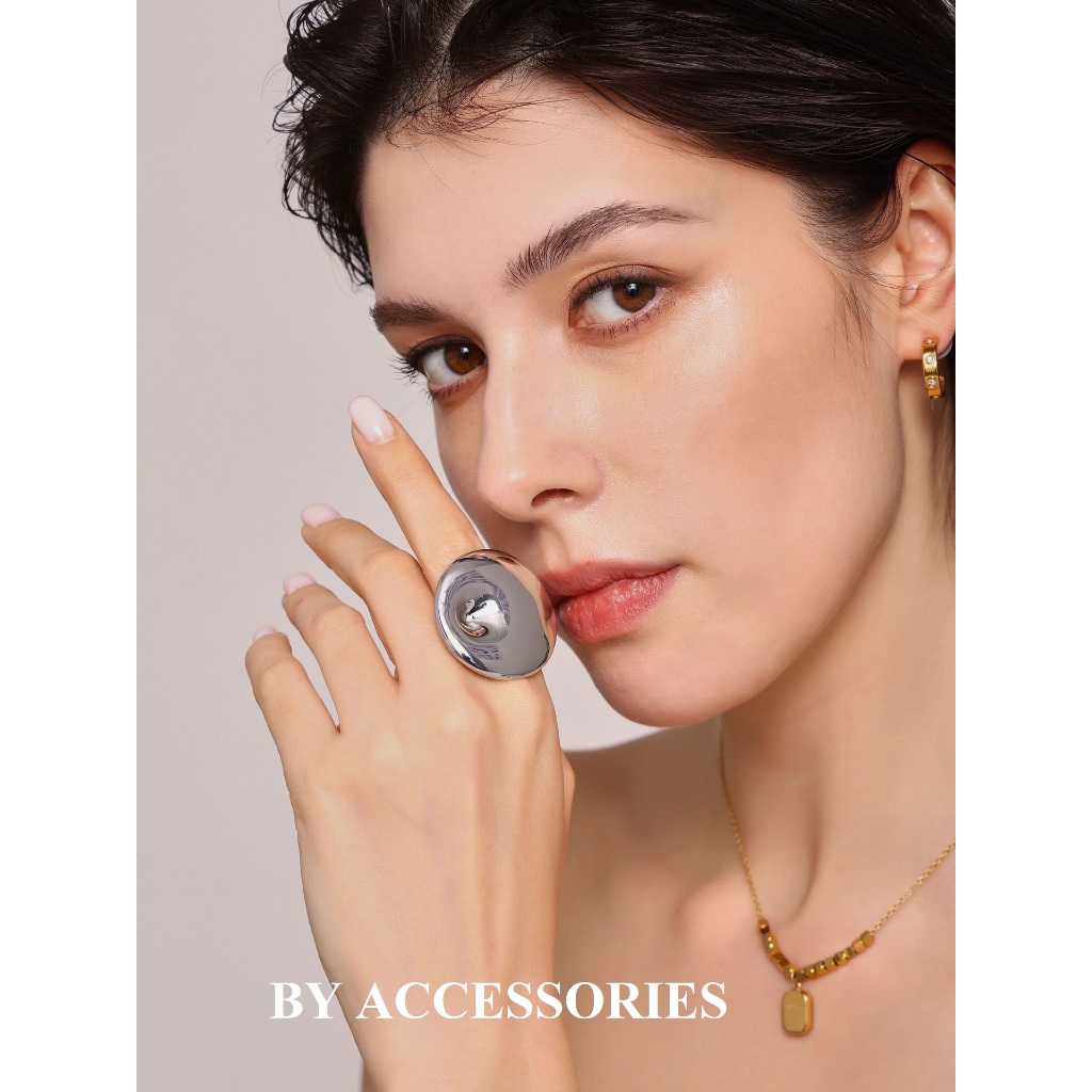Nhẫn nữ titan mặt bản tròn lớn xoáy giữa phong cácg mới lạ mạ vàng 18K không gỉ WR2512 BY ACCESSORIES
