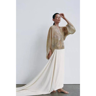áo Zara made in Morocco tay cánh dơi hoạ tiết hoa be vàng dịu dàng