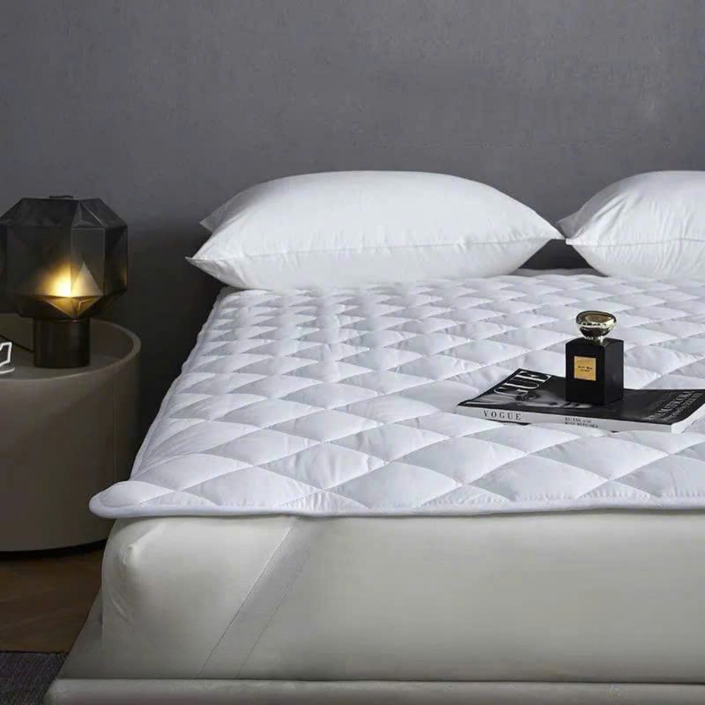 Tấm Lót Topper Bảo Vệ Đệm TOPAZ Chính Hãng Chống Bẩn, Chống Bụi, Bền Đẹp Nhiều Kích Cỡ Có Thể Dùng Quanh Năm