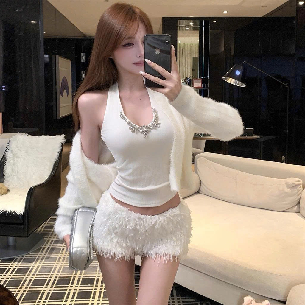 LYN WEAR | Quần Lông Vũ Cạp Trễ Nữ Dáng Ngắn Ôm Eo – Mặc Đẹp Dạo Phố, Party, Chụp Ảnh